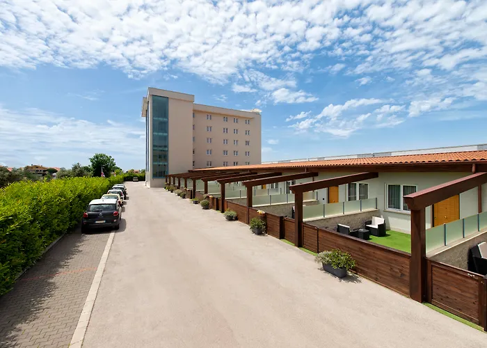 Pomezia hotels near san Giuseppe Artigiano