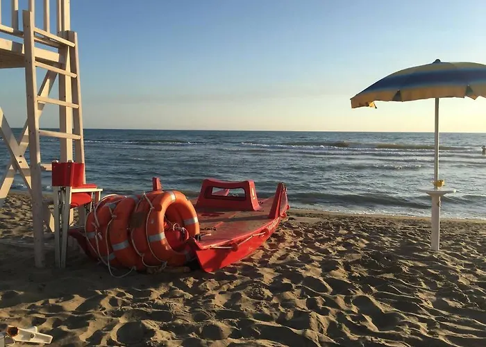 Accogliente Villa immersa nel verde Lido dei Pini