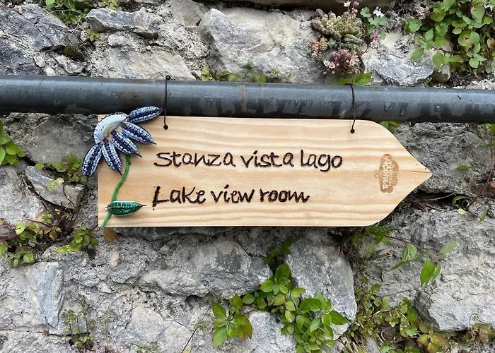 Stanza con terrazzo Vista Lago - LAKEHOLIDAY Castel di Tora