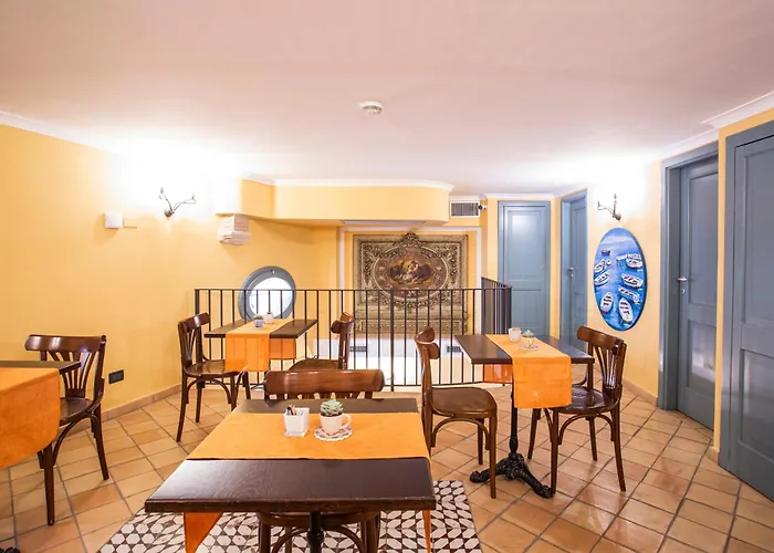 Gaeta hotels near Mausoleum of Lucius Plancus Munazio
