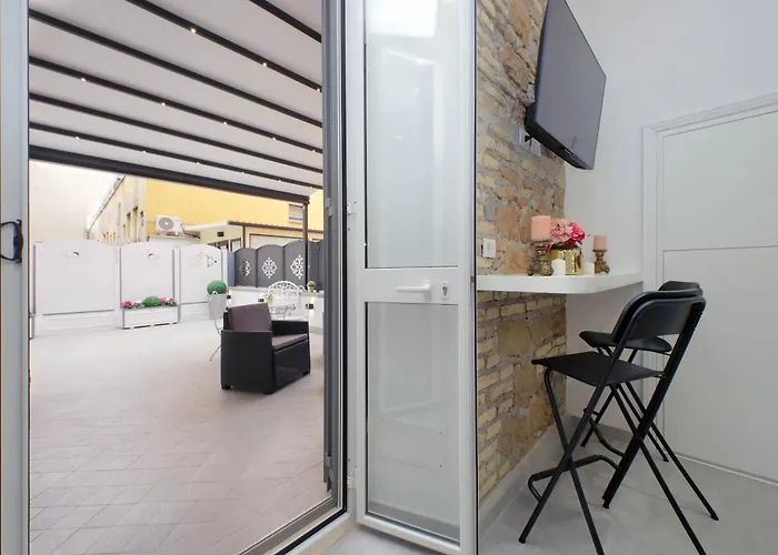 Roman Holiday Suites