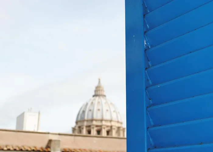 Di Fronte Alla Cupola Rome