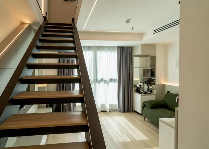 Fiumicino hotels near Via Della Torre Clementina