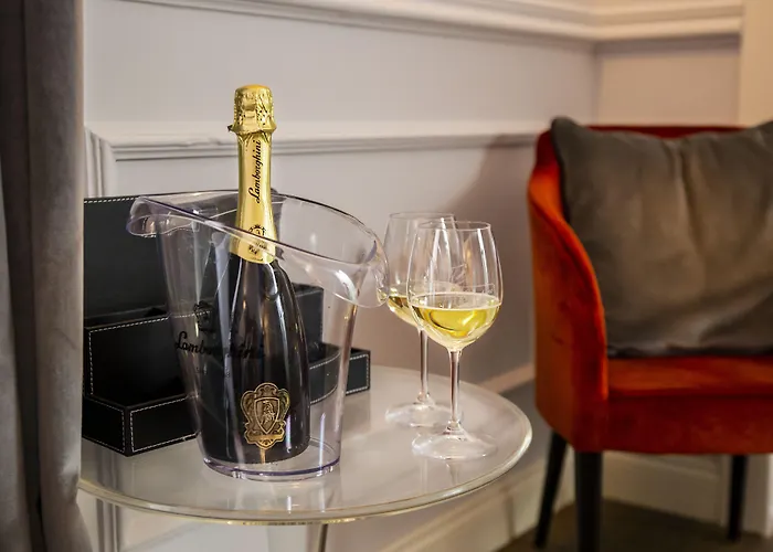 Relais San Lorenzo In Lucina Rome