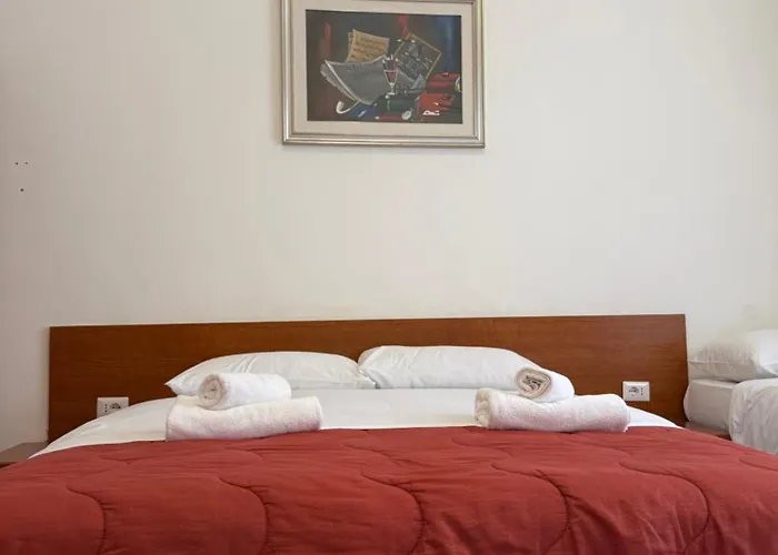 Roma Paradise Inn