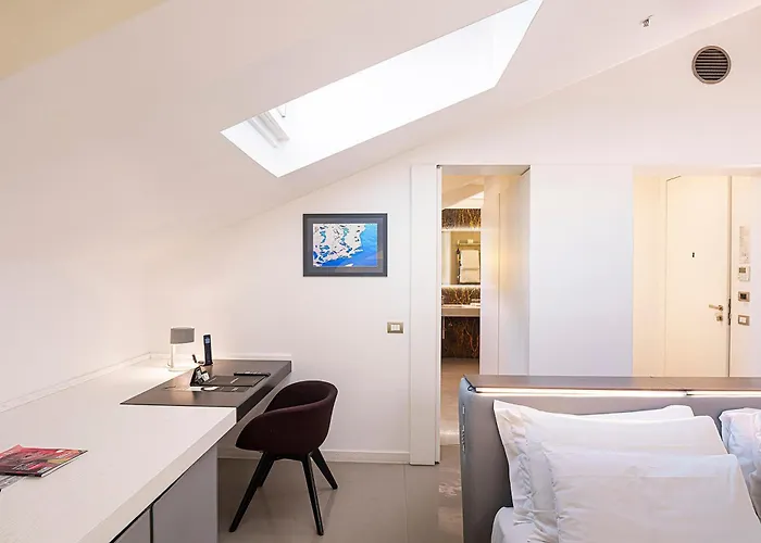 Rome hotels near Colosseum
