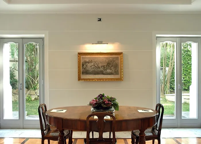 Frascati Beach hotels